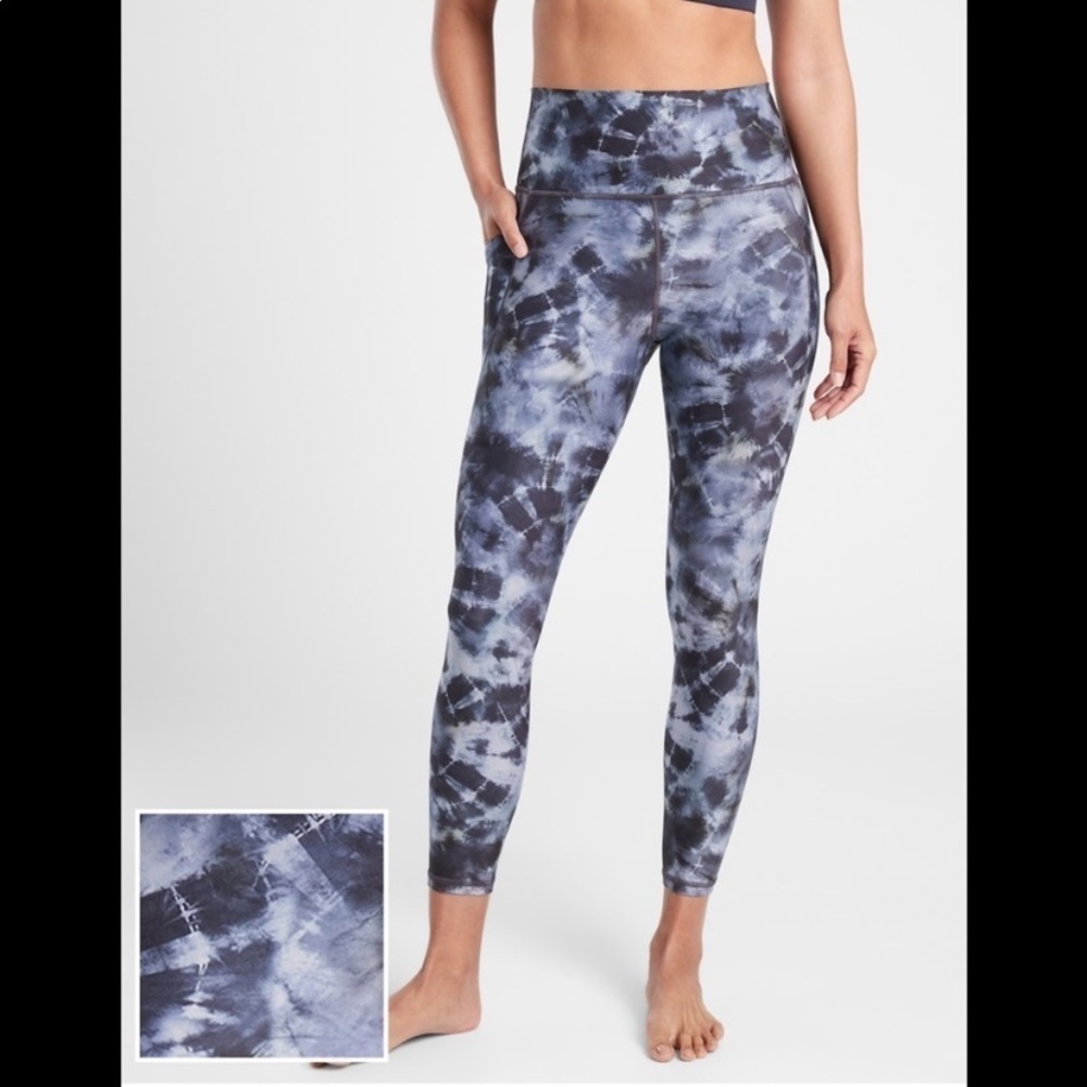 Athleta Salutation Stash Pocket II Print 7/8 Calypso Navy